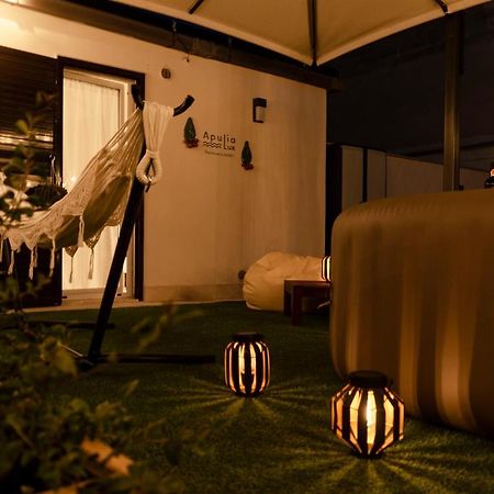 Apulialux Penthouse & Garden Con Spa In Centro Lägenhet Bari Exteriör bild